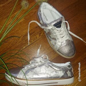 BEBE SPORT Gold DESTINE Women Metallic Rose Lace-up Sneakers- 8.5